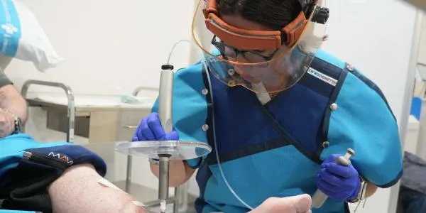 L’Hospital Joan XXIII i l’IDI incorporen un nou tractament per a determinats càncers de pell