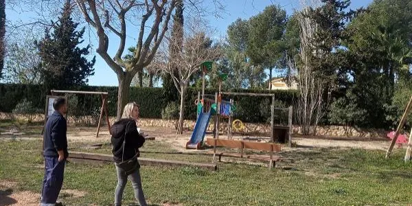 Pendents de la intervenció al parc infantil de Brises del Mar