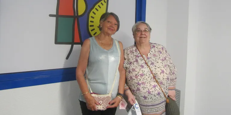 M. Teresa Anguera i Carme Serra: “Fer punta de coixí és molt bonic i ajuda a desestressar-se”