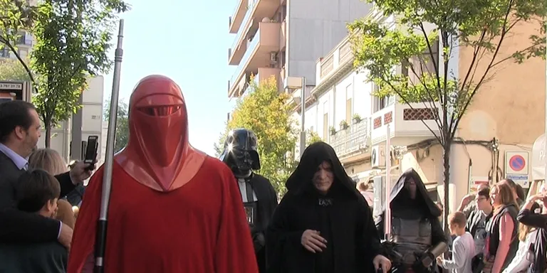 VIDEO: La primera desfilada d'Star Wars a Rubí és tot un èxit