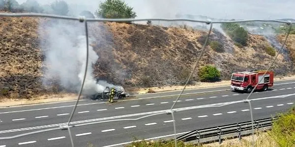 S’incendia un vehicle mentre circulava per l’antiga N-340, al seu pas per Torredembarra