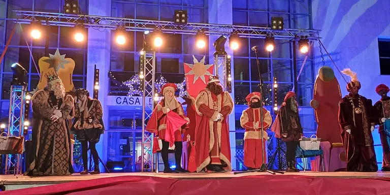 Melcior, Gaspar i Baltasar tornen a Cambrils per deixar els seus regals i sobretot molta il·lusió