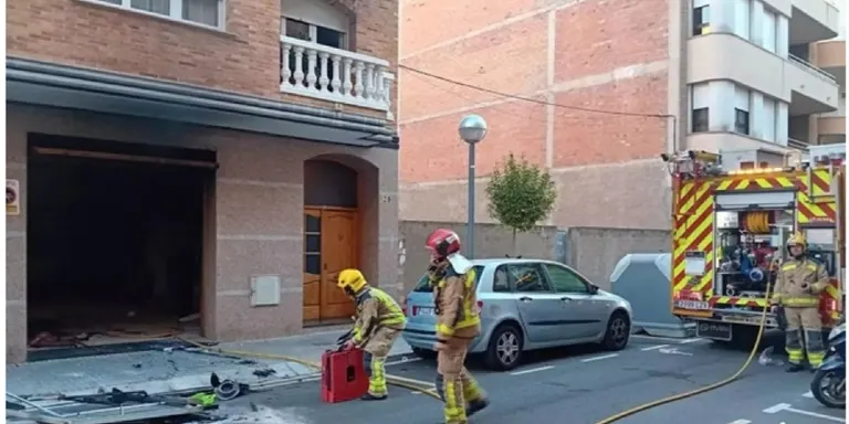 La caiguda de restes d’un balcó provoca ferides a una persona al carrer Cardenal Vidal i Barraquer de Cambrils