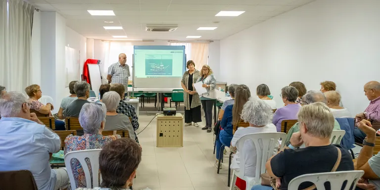 Les Aules d’Extensió Universitària per a la gent gran continuen amb una conferència sobre les dones en l’univers de Picasso