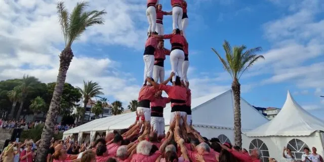 Quatre castells de 7 de la Colla Vella al Nàutic Hospitalet-Vandellòs