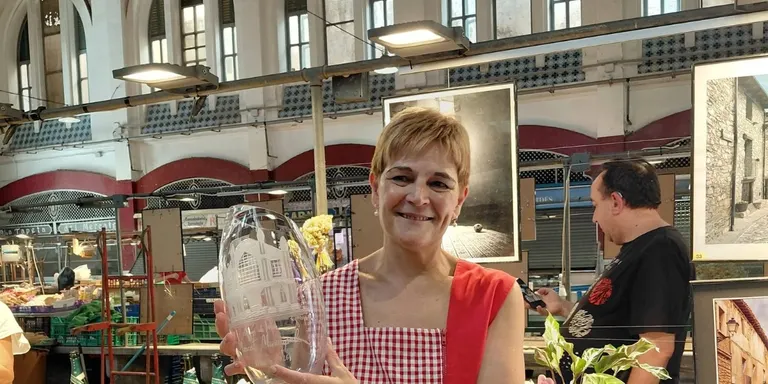 Araceli Viñals es jubila després de 44 anys al Mercat Municipal