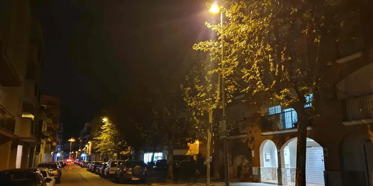 L'Ajuntament i la Diputació de Barcelona estudien canviar la il.luminació de Pineda per tenir una llum més clara