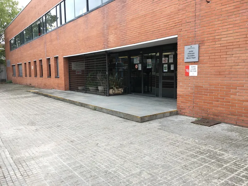 L’Institut Manolo Hugué confina 15 grups després de participar en el cribratge del personal docent calderí
