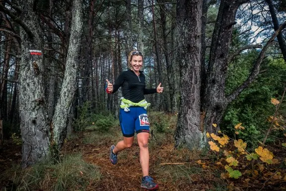 La corredora d'ultramaratons de muntanya Lluna Martí, segona a la Ultramarató dels Roures de Montblanc