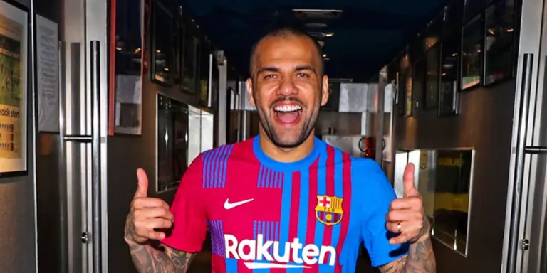 La (re)estrena oficial de Dani Alves amb el Barça serà a la Copa