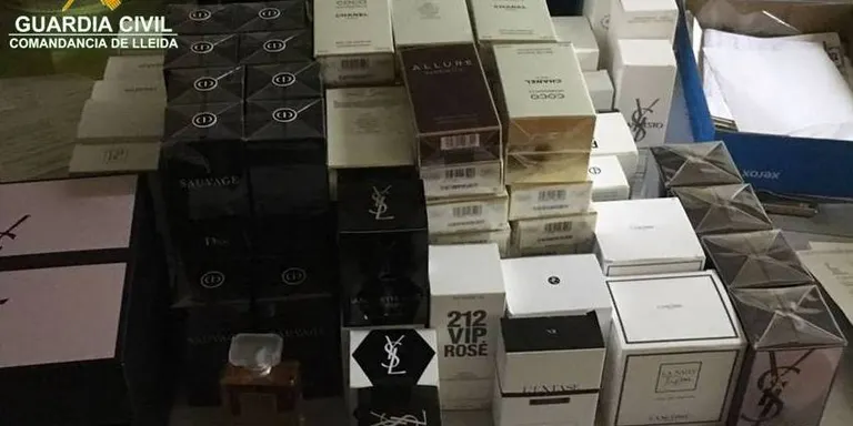Denunciat un conductor per contraban de perfums valorats en més d'11.500 euros