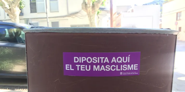 L’Ajuntament s’ha adherit a la campanya de l’Institut Català de les Dones, i demana que el masclisme s’ha de llençar a la paperera