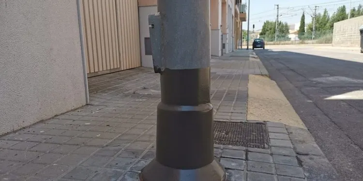Els orins dels gossos fan malbé 104 fanals del nucli urbà de Caldes