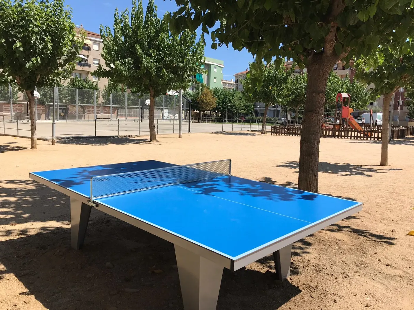 L'Ajuntament de Pineda instal·la taules de ping-pong al municipi