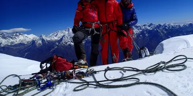 Oriol Baró, Roger Cararach i Santi Padrós obren dues noves vies al Nepal