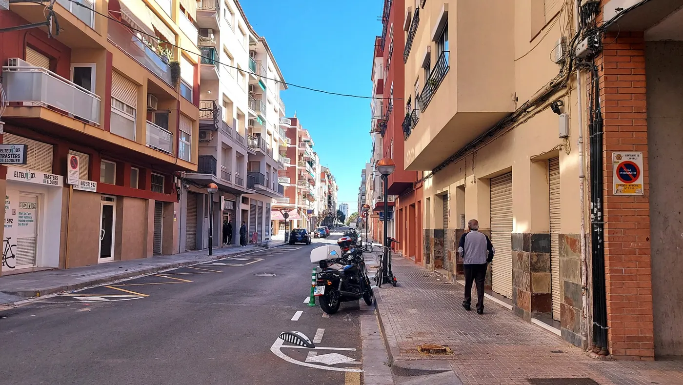 L’Ajuntament de Cambrils clarifica que els arbres dels carrers Colom i València es talen perquè eren inadequats per la zona