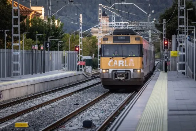 El servei de Rodalies de Catalunya, totalment suspès fins que es confirmi la “seguretat” a tota la xarxa