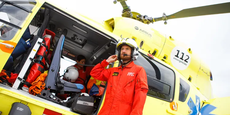 Dos helicòpters medicalitzats van aterrar ahir a Arenys de Munt per atendre dues urgències diferents