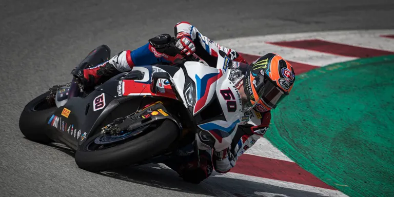 Jonathan Rea i Toprak Razgatlioglu es juguen el lideratge de Superbikes al Circuit de Catalunya