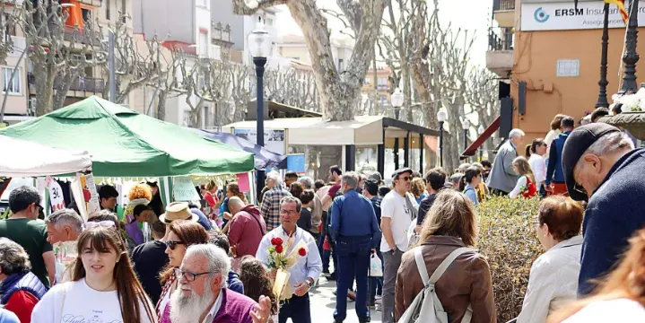 Un Sant Jordi amb la mirada posada al cel per demà