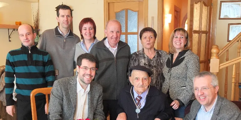Lliurament de la medalla centenària a l'urgellenc Josep Viñoles Fité