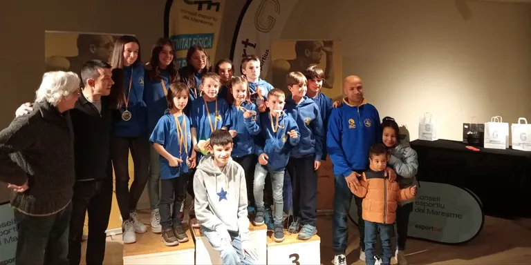13 medalles pels ateltes de la Penya Apa Anem-hi al Circuit de Crosos del Maresme