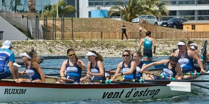 El Club Vent d’Estrop Cambrils es penja dues medalles d’or a la regata de llaüt mediterrani de Castelldefels