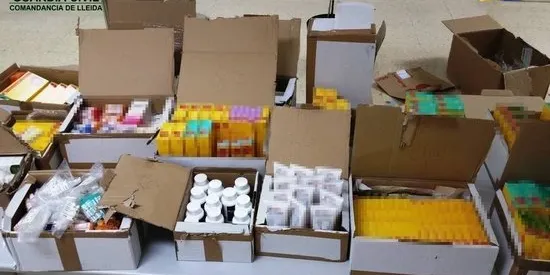 Enxampen a la duana de la Farga de Moles un home amb més de 1.400 cigars i prop de 700 medicaments de contraban