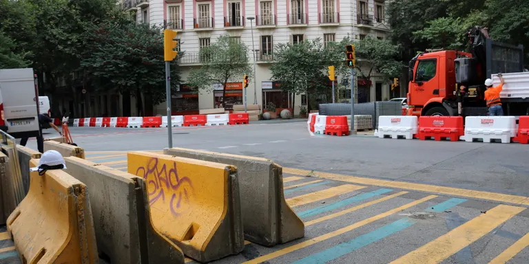 Barcelona inicia les obres de la Superilla de l’Eixample per “recuperar un model que prioritzi la salut”