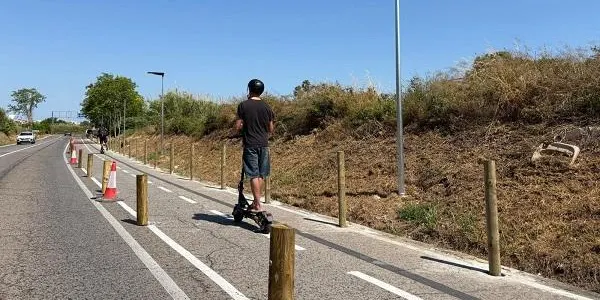 Es completa el nou carril bici i de vianants entre Clot del Torrell i la rotonda del Puntet amb una delimitació més clara i segura