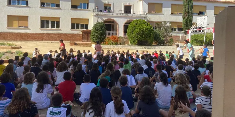 Les famílies afectades per les places d'I3 creuen que la 'matrícula viva' obligarà a obrir una línia a l'Escola Joan Maragall
