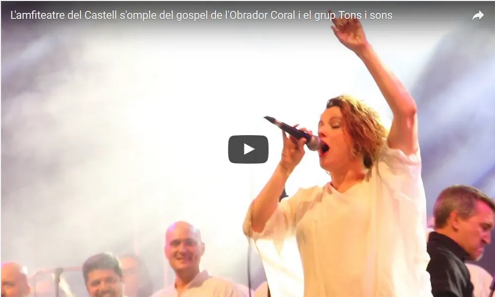L'amfiteatre del Castell s'omple del gospel de l'Obrador Coral i el grup Tons i sons