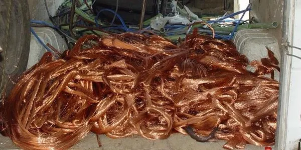 Detingudes quatre persones per sostraure cable de coure a la Rambla Nova de Tarragona