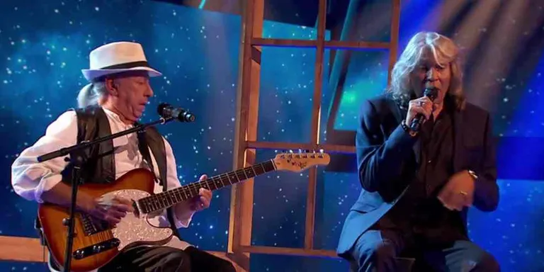Lluís Navarro acaba finalista de La Voz Sénior i torna a emocionar el públic amb el clàssic 'Tutti frutti'