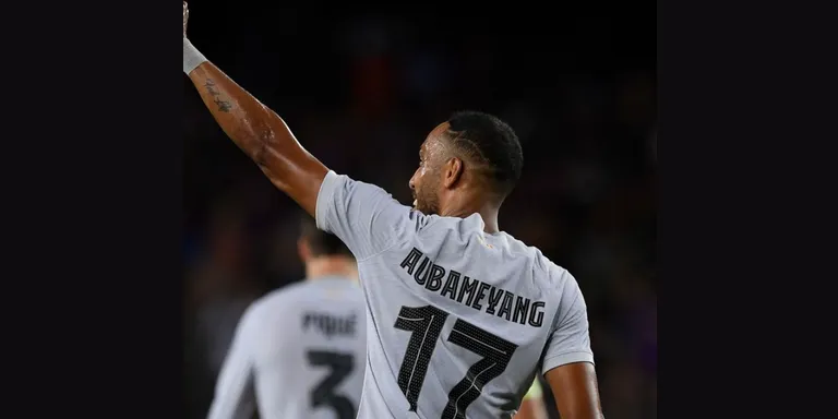 Assalten i colpegen a Aubameyang a casa seva