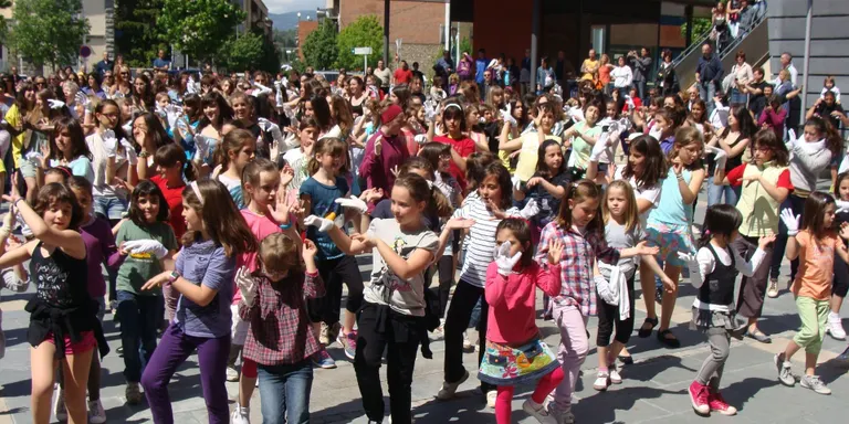 L'Escola Municipal de Dansa fa una 'flashmob'