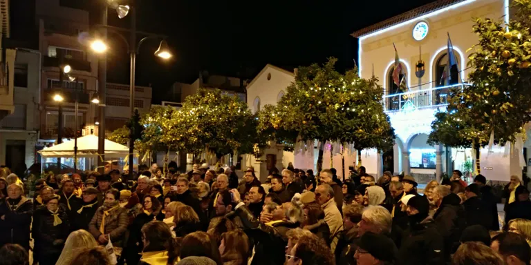 Un grup de pinedencs marxen a Brusel.les i exigeixen a Pineda l'alliberament dels presos