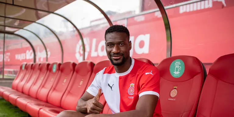El Girona presenta al seu nou davanter Mamadou Sylla
