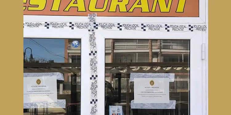 Precintat un restaurant per insalubritat durant una inspecció de la Policia Local de Roda de Berà