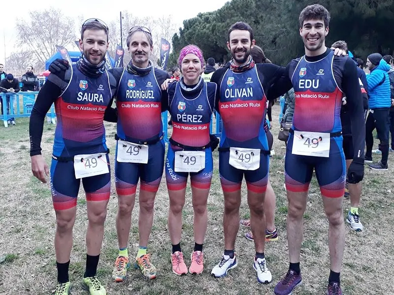 Sergi Saura (esquerra imatge) amb l'equip del club participant a El Prat / Foto: CNR
