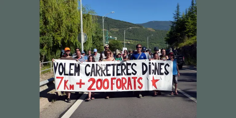 Veïns de tres nuclis de Soriguera protesten pel mal estat de la carretera