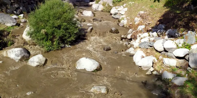 La CUP acusa Endesa d'abocar al Flamisell brutícia de la cambra d'aigües de la central de Capdella