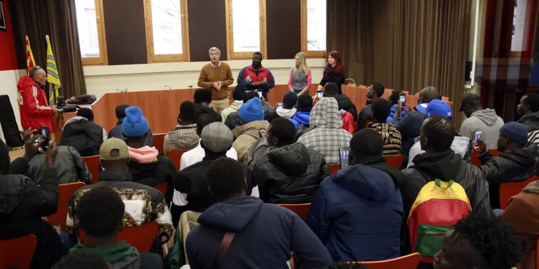 Gairebé la meitat dels catalans creu que hi ha massa immigrants, segons el CEO