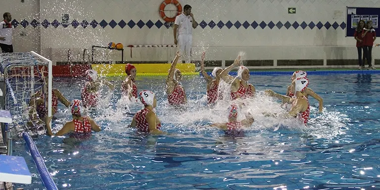 Copa en waterpolo femení i lliga per al masculí