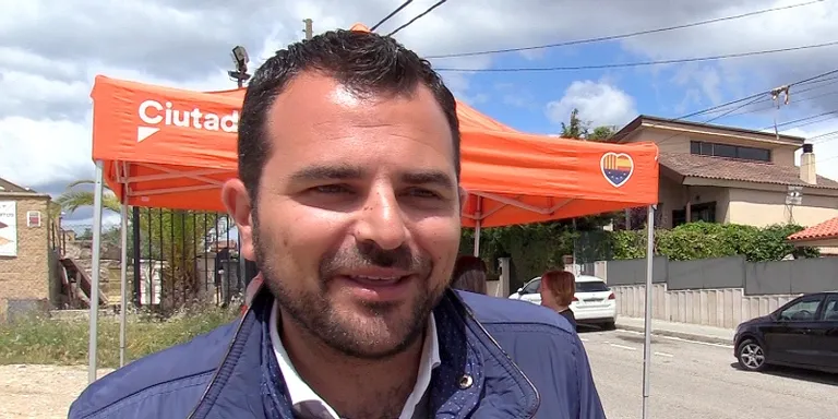 El candidat de C’s anuncia mesures legals contra exmilitants que l’acusen de falsejar el currículum