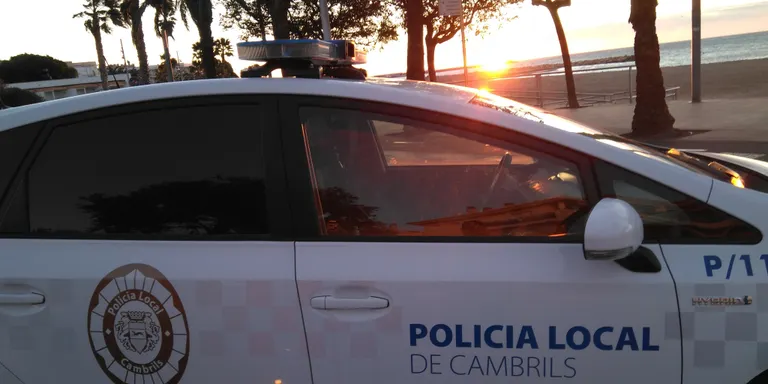 La Policia de Cambrils deté una persona per ferir una altra amb unes tisores a la plaça Carles Roig