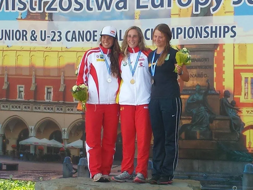 Núria Vilarrubla, amb la medalla d'or de K1 a l'Europeu U23
