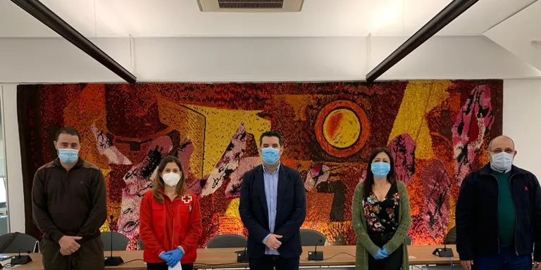 Donatiu de 7000 pel Rebost Solidari de les comunitats islàmiques del Carme i de Poblenou