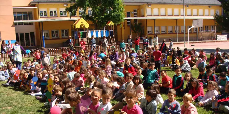 Concentracions a les escoles en suport a les nenes segrestades a Nigèria