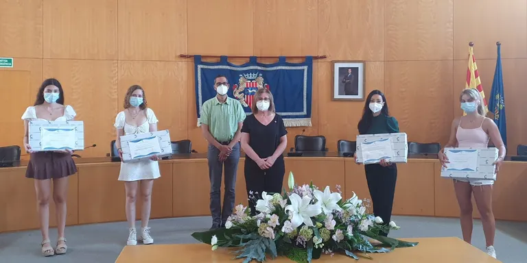 Cambrils reconeix el rendiment acadèmic de quatre alumnes de Batxillerat i Cicles Formatius amb els Premis a l’Excel·lència